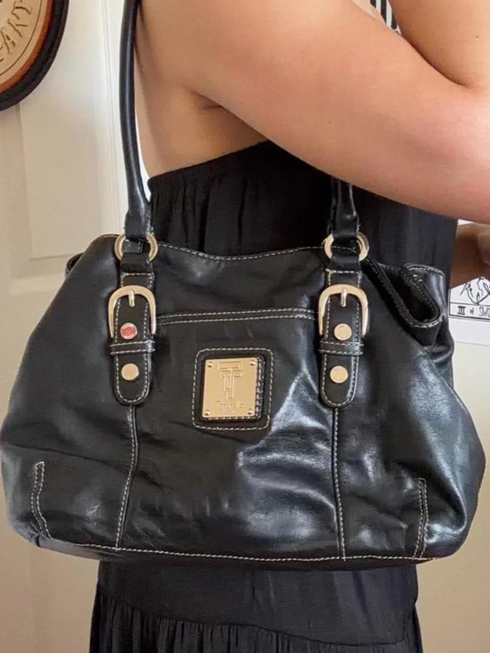 Black Women's Leather Shoulder Bag - Brand: Unknown